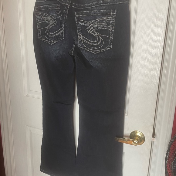 Ladies Silver Jeans worn once. Like new. Sz 32x30 - Picture 4 of 5